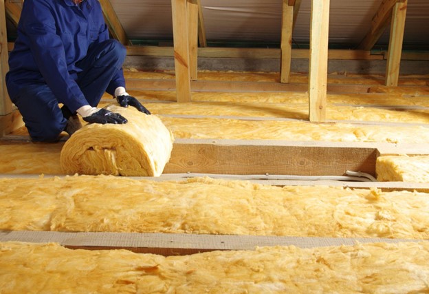 rolling loft insulaton rolls between rafters in a loft space